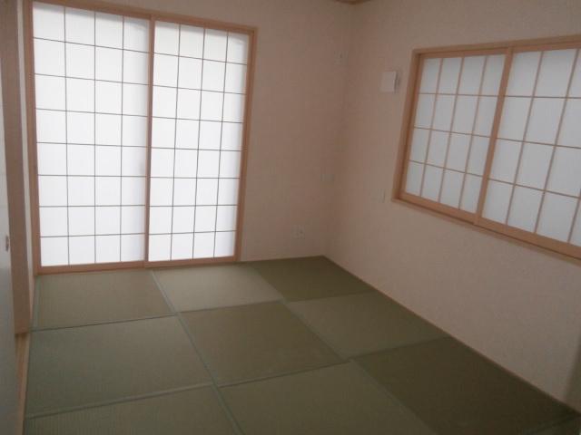 Non-living room. Building 2 Japanese-style room, which is continuous with living