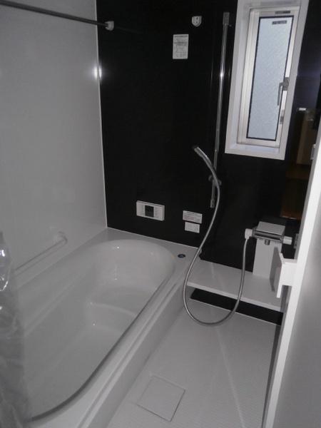 Bathroom. Building 2 Bathroom with Air Heating dryer