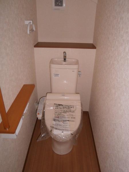 Toilet. Building 2 Washlet with function