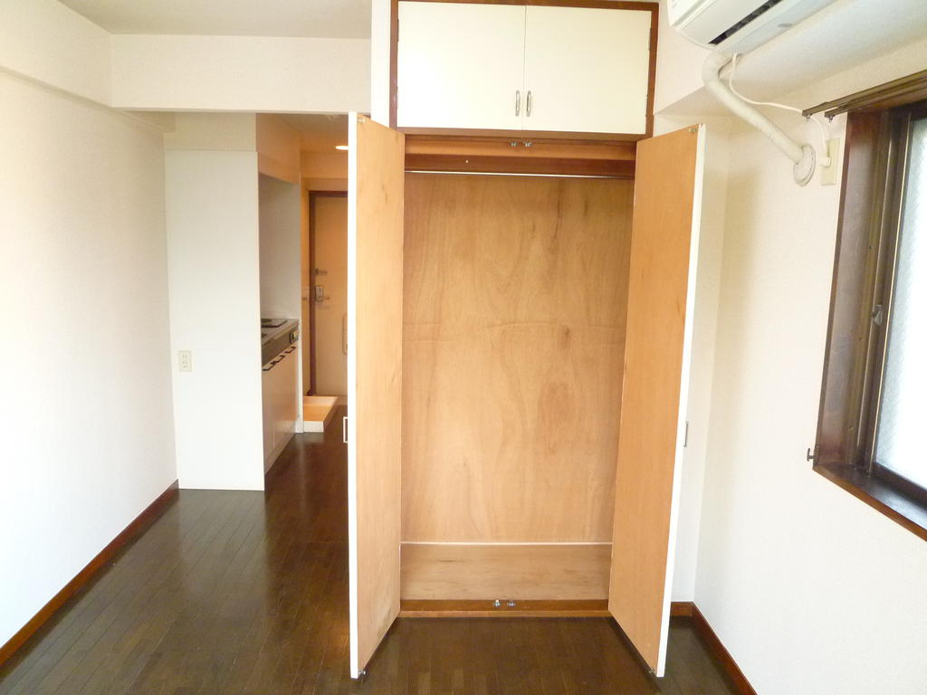 Receipt.  ☆ Of large capacity closet ☆