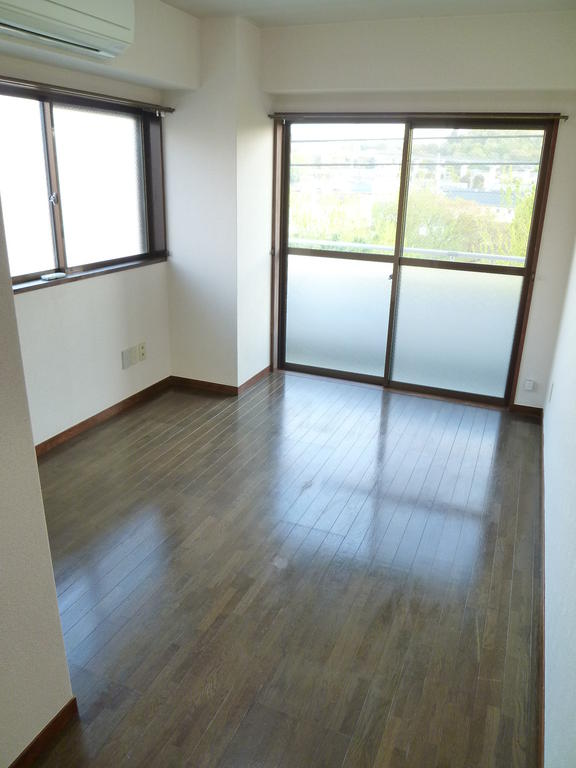 Living and room.  ☆ Sunny ☆