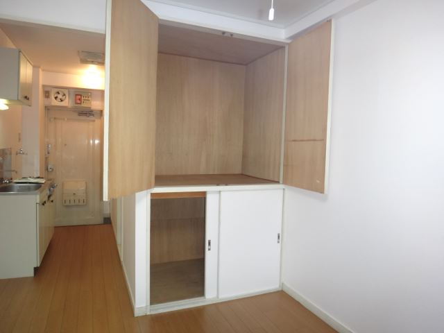 Receipt. Large storage space!