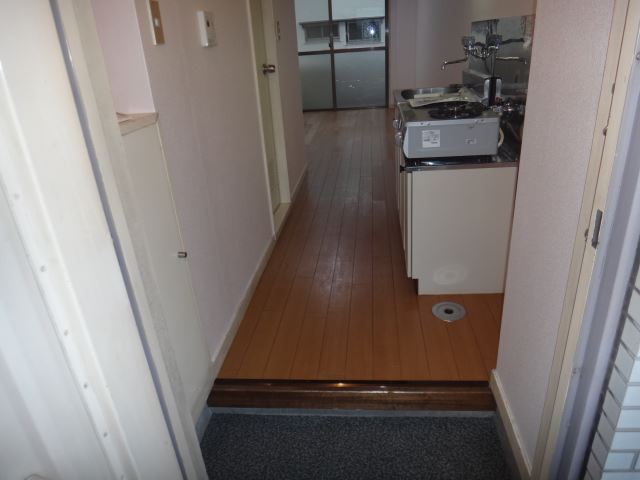 Entrance. It is a new life start of the pounding!