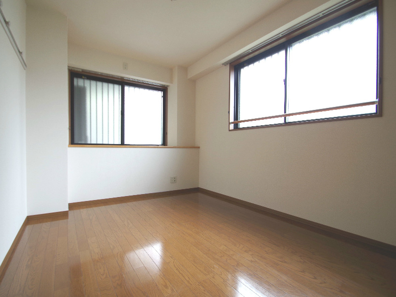 Other room space. Two-sided lighting Western-style 6 Pledge!