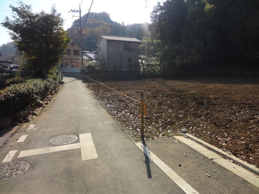 Local photos, including front road. Local (12 May 2013) Shooting