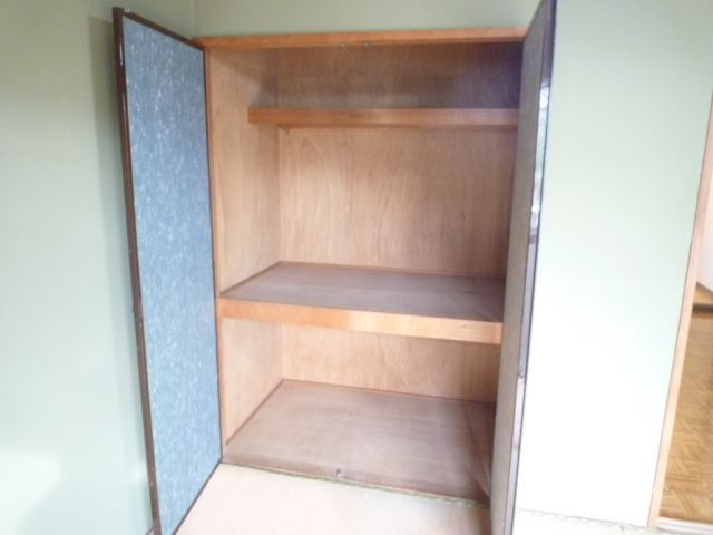 Receipt. Closet with depth