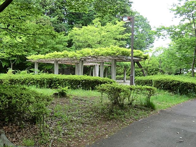 park. 1200m to Minara Teradai park