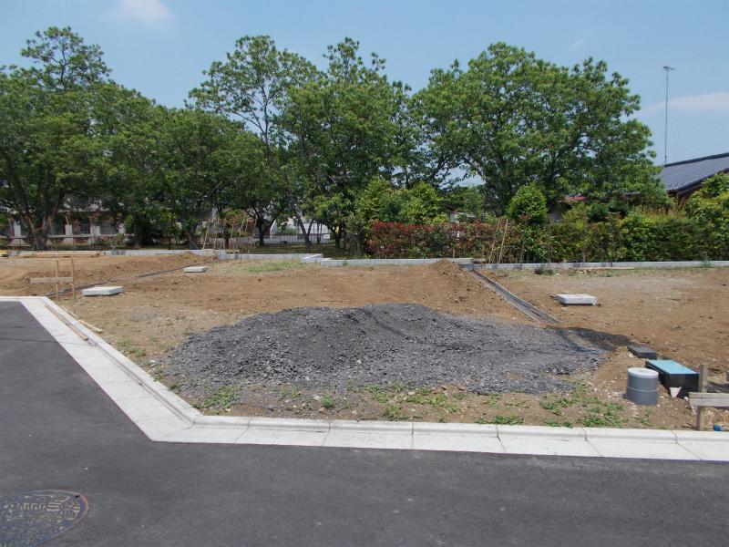 Local photos, including front road. Local (May 2013) Shooting