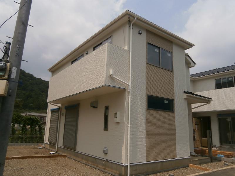 Local appearance photo. Building 2 local