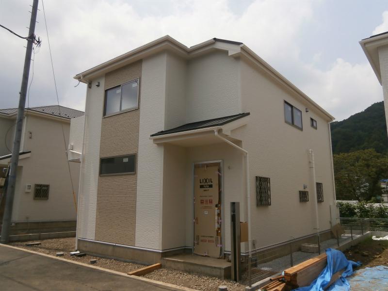 Local appearance photo. Building 2