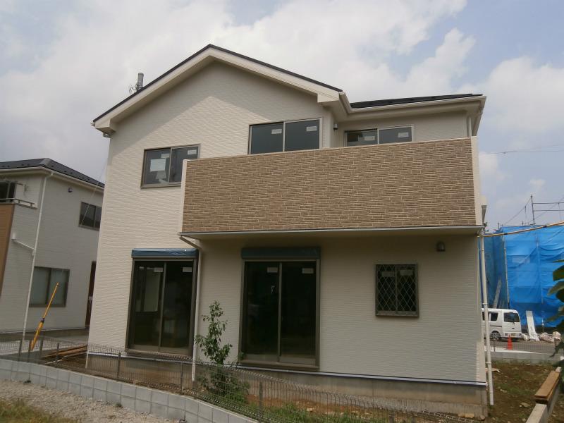 Local appearance photo. 5 Building