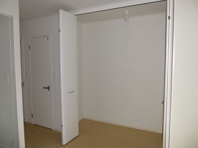 Receipt. ◇ large storage space is convenient ◇