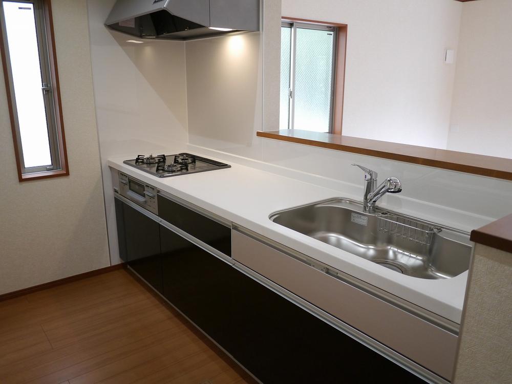 Kitchen. Stainless steel worktop ・ Glass top stove system Kitchen