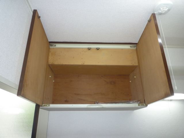 Receipt. Convenient upper receiving