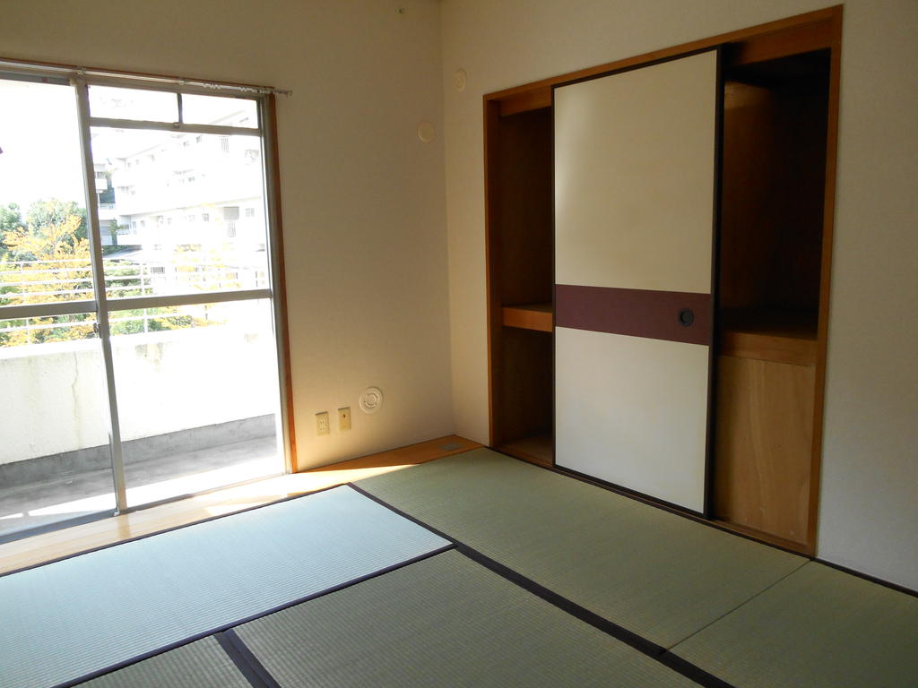Other room space. Japanese-style room facing the balcony