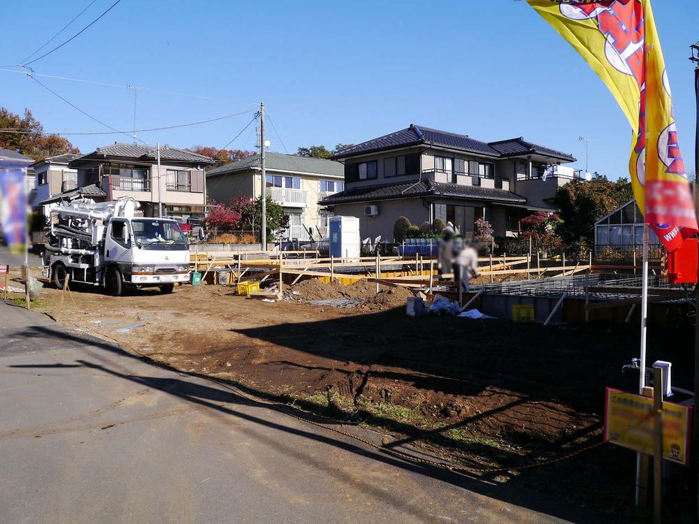 Local photos, including front road. Car space in a quiet residential area surrounded by greenery is also possible 3 units. 