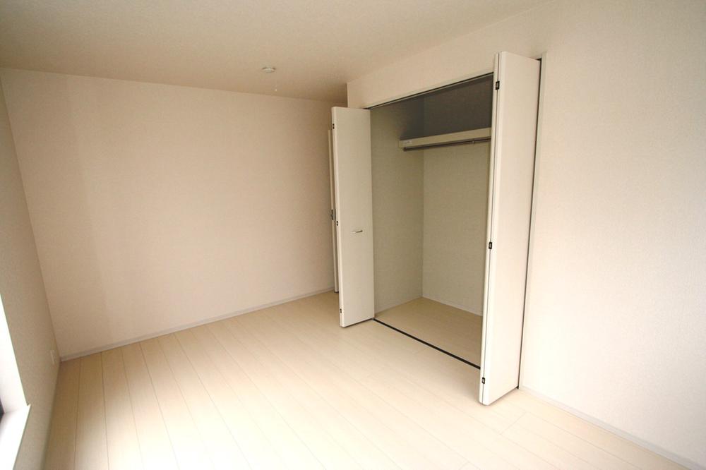 Non-living room. Local (11 May 2013) Shooting