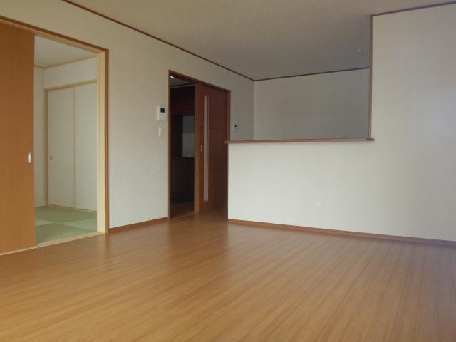 Same specifications photos (living)