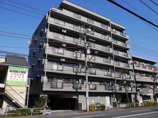 Local appearance photo. 3 face lighting of the corner room