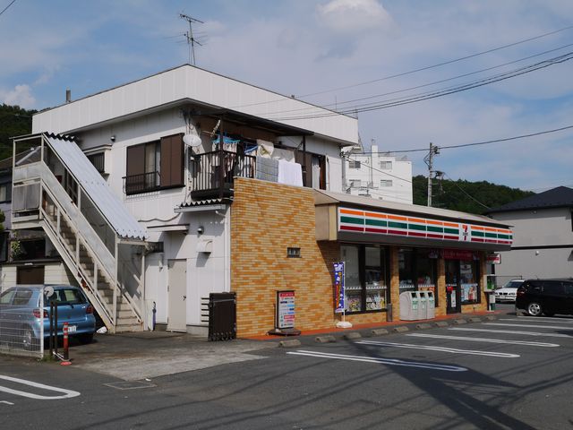 Convenience store. 743m to Seven-Eleven (convenience store)