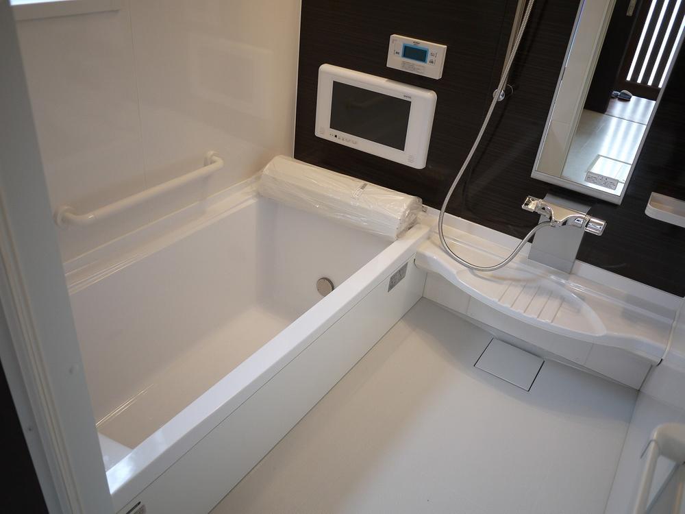 Same specifications photo (bathroom). Air Heating drying with unit bus