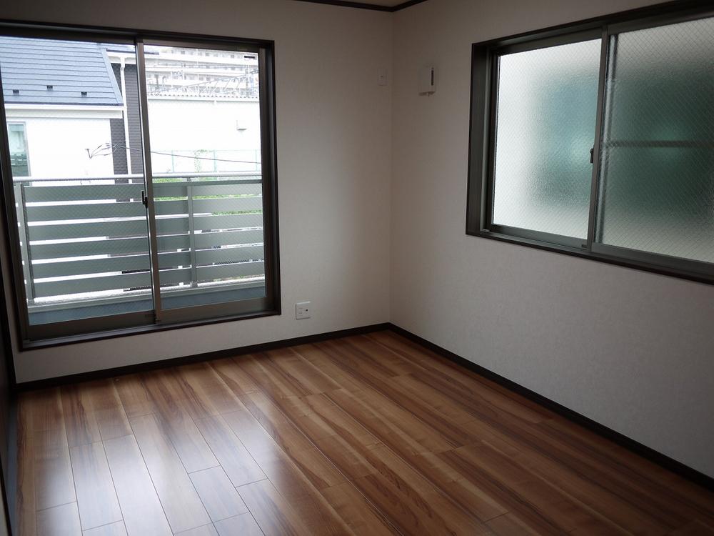 Same specifications photos (Other introspection)