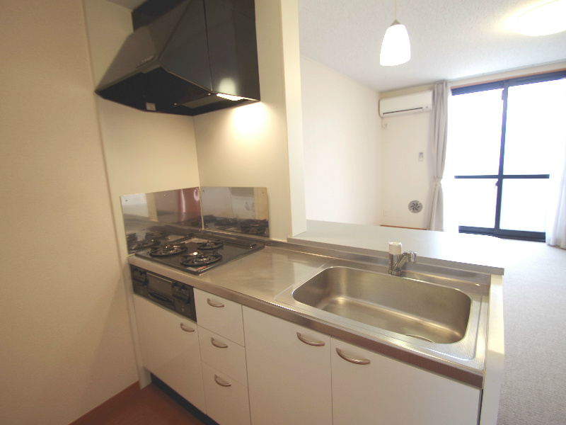 Kitchen. 3-neck system kitchen with grill!