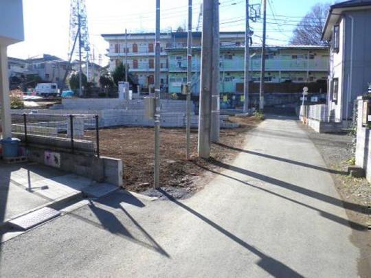 Local photos, including front road. Frontal road