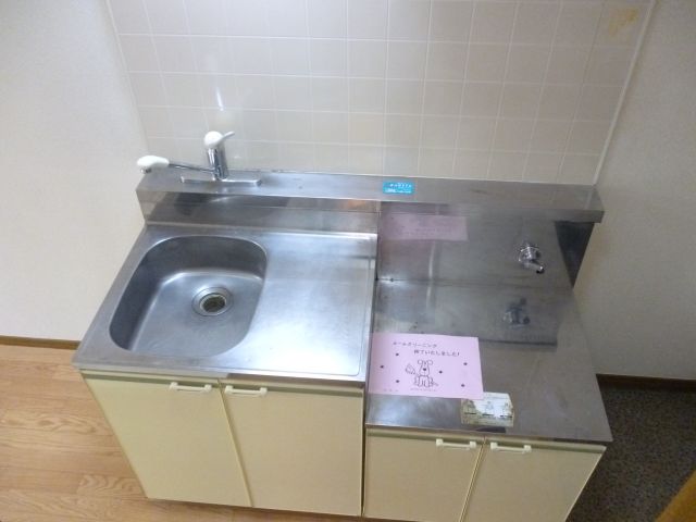 Kitchen. Gas stove can be installed