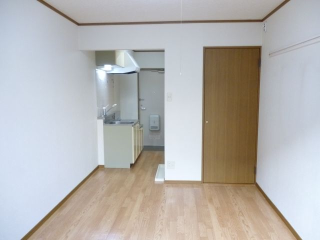 Living and room. Western-style 6 Pledge