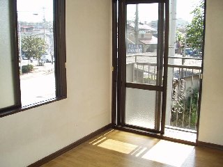 Living and room. This room has a sun well plug. 