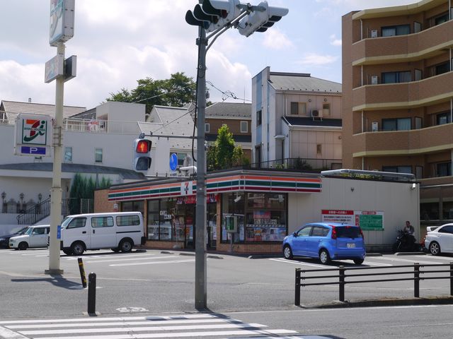 Convenience store. 634m to Seven-Eleven (convenience store)