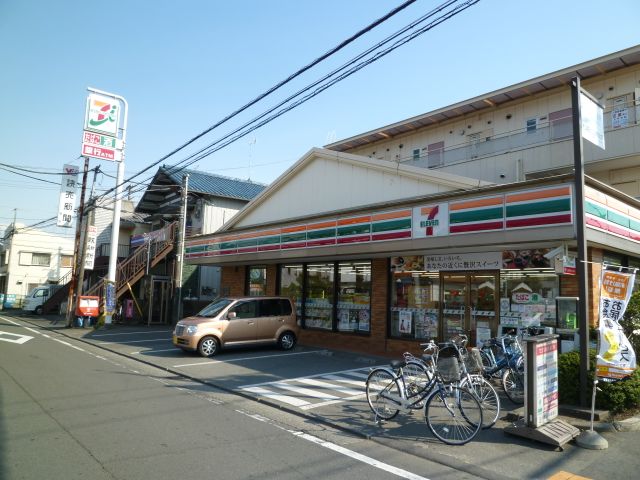 Convenience store. 370m to Seven-Eleven (convenience store)