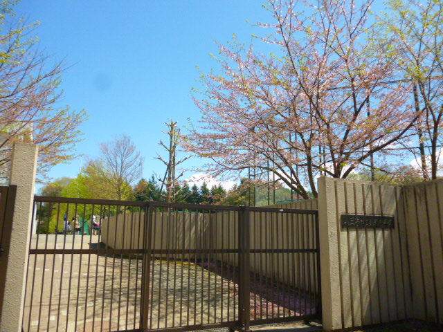 Junior high school. 879m to Hachioji Municipal Bessho junior high school (junior high school)