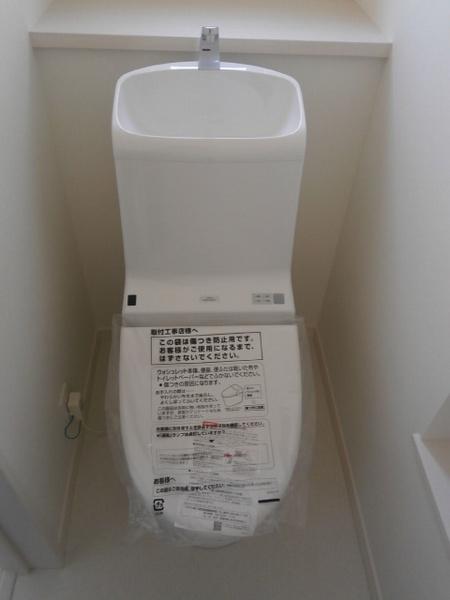 Toilet. 1 Building