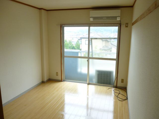 Living and room. Western-style 6 Pledge