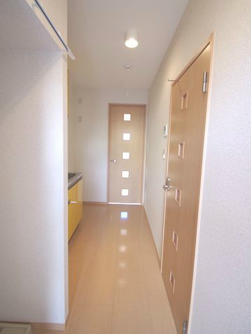 Entrance. Entrance of the human sensor lighting! Photos of rank difference of the same building (image)