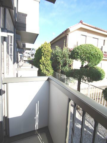 Balcony. Southeast-facing balcony! Photos of rank difference of the same building (image)