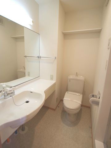 Other room space. Undressing space! Photos of rank difference of the same building (image)