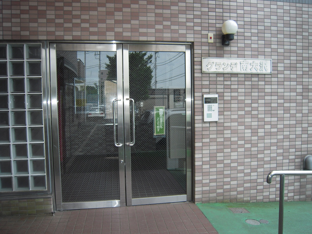 Security. Is a security thorough with auto-lock