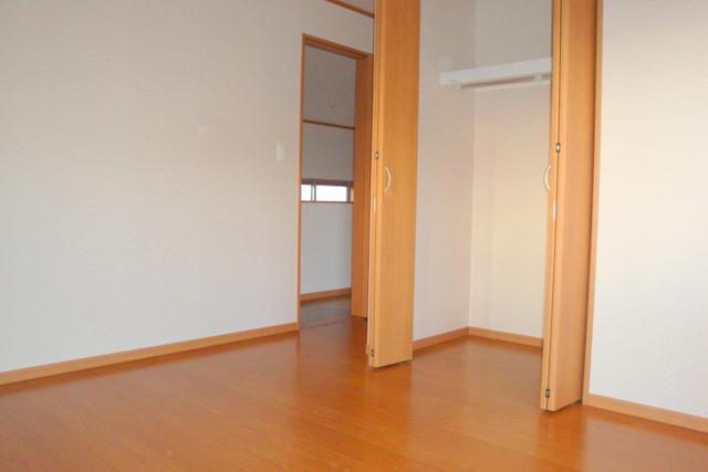 Non-living room. Indoor (12 May 2013) Shooting