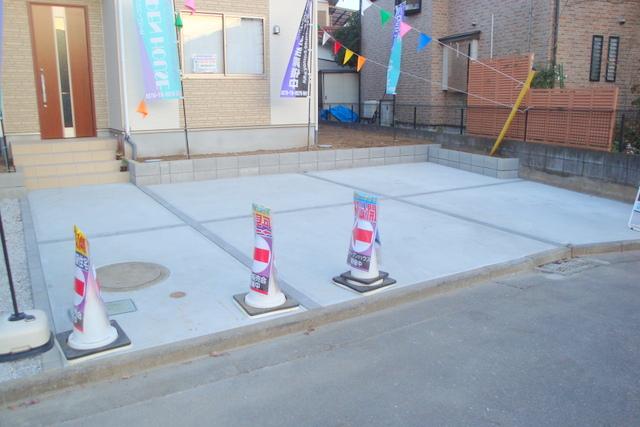 Parking lot. Local (12 May 2013) Shooting