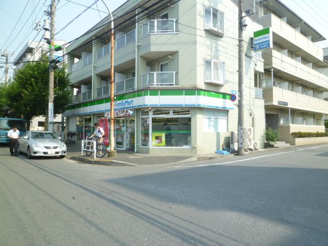 Convenience store. 580m to Family Mart (convenience store)