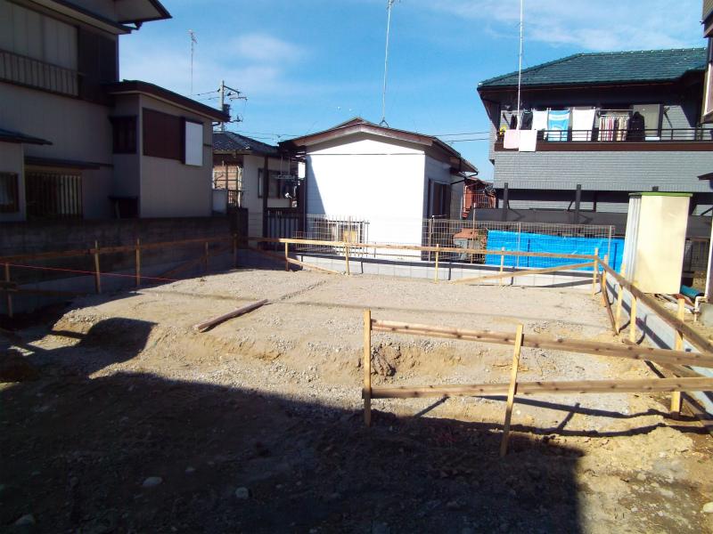 Local photos, including front road. Local (12 May 2013) Shooting