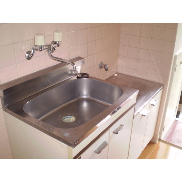 Kitchen. Easy care on the front tile