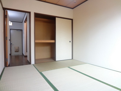 Other room space.  ☆ Japanese-style room with storage ☆