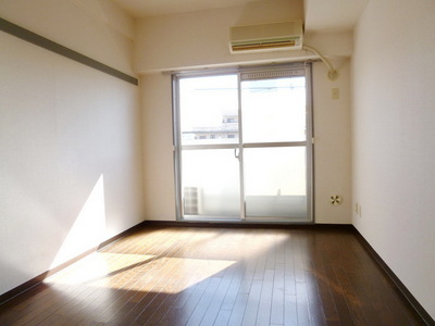 Living and room. Whether the room is also sunny good looks