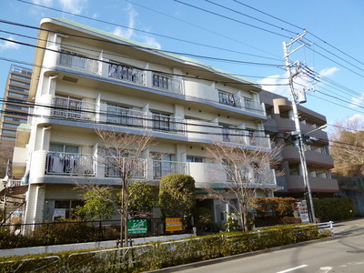 Building appearance. It is just to Chuo University