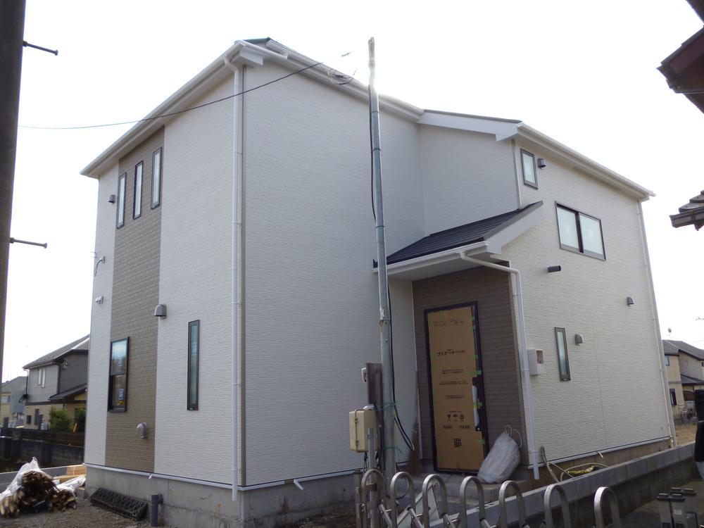 Local photos, including front road. Local (12 May 2013) Shooting