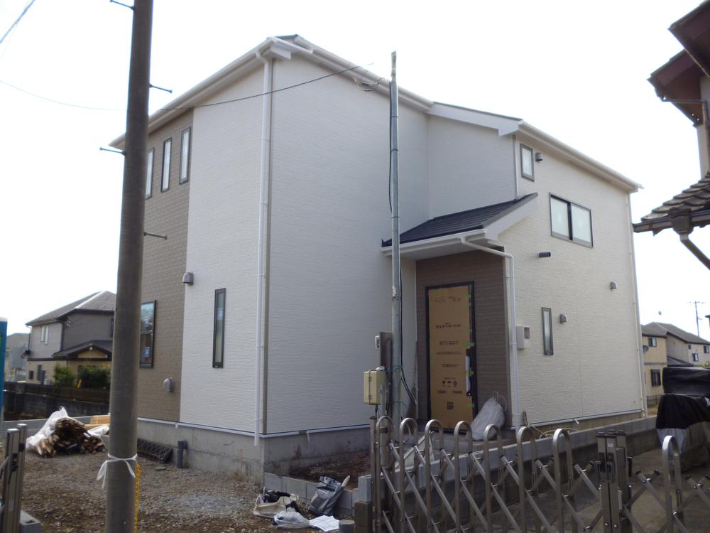 Local photos, including front road. Local (12 May 2013) Shooting